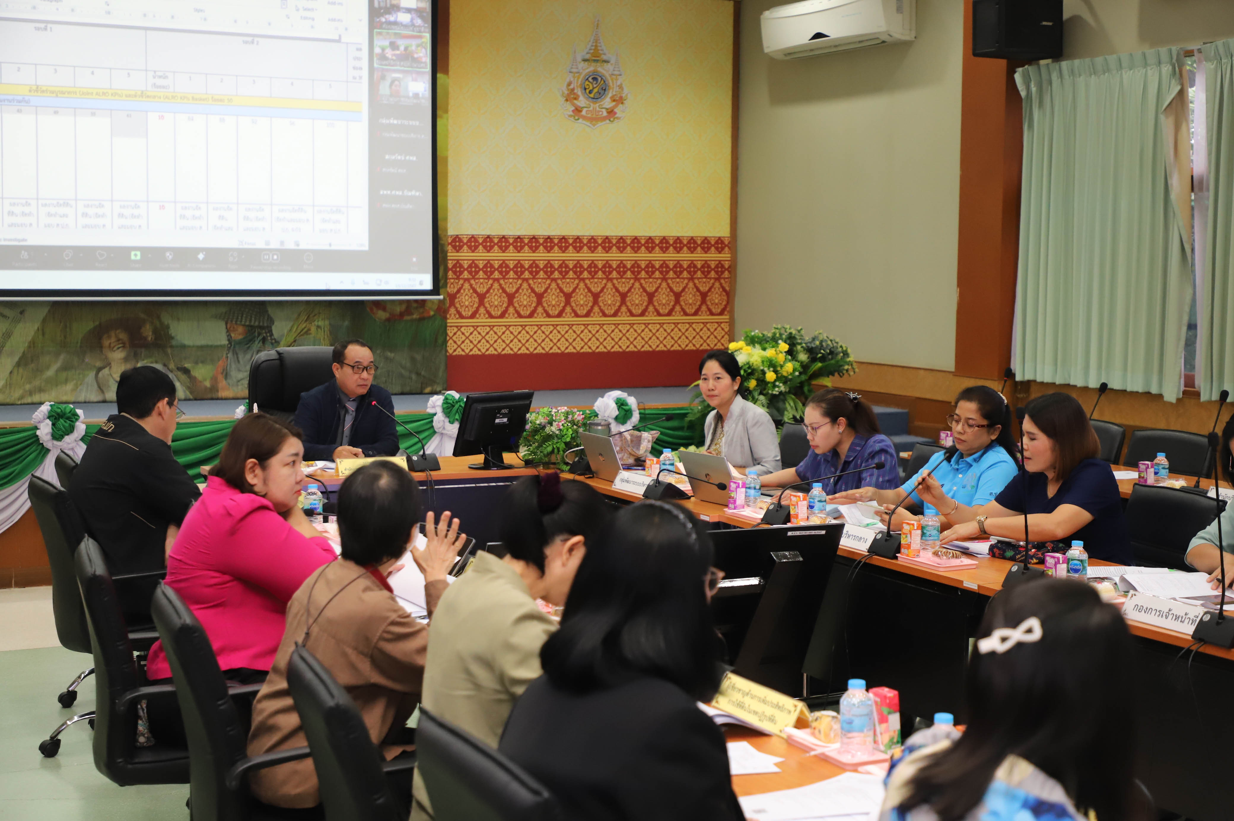 ประชุมคณะทำงานกำกับและติดตามผลการถ่ายทอดตัวชี้วัดระดับองค์กรสู่ระดับหน่วยงาน (Cascading) ของสำนักงานการปฏิรูปที่ดินเพื่อเกษตรกรรม ครั้งที่ 3/2567 พร้อมกับประชุมผ่านระบบออนไลน์  