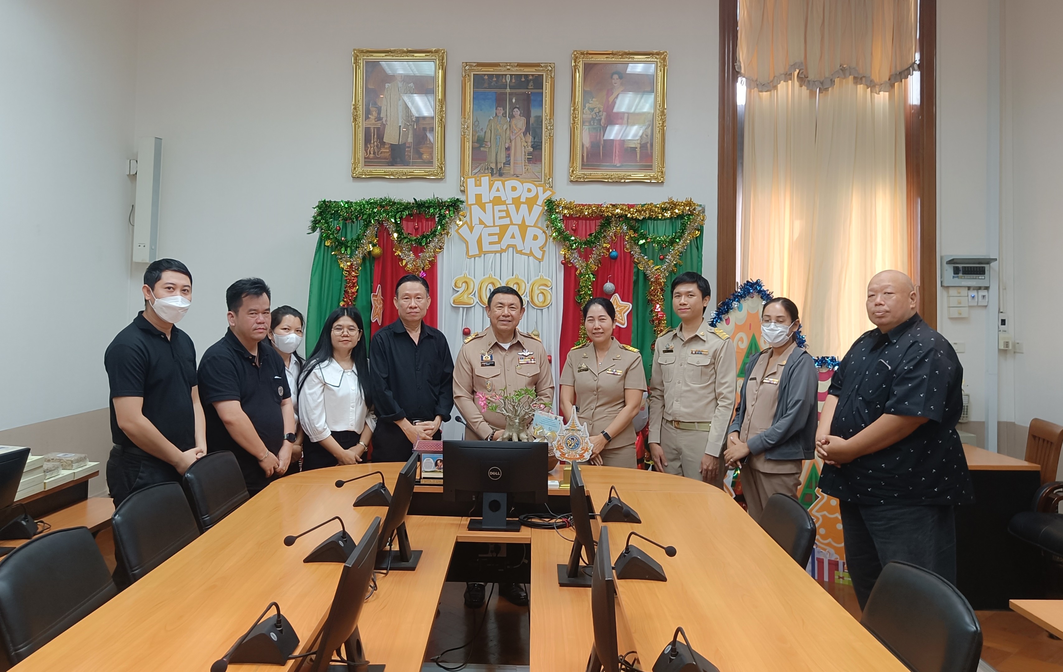 กลุ่มพัฒนาระบบบริหาร สำนักงานการปฏิรูปที่ดินเพื่อเกษตรกรรม (กพร. ส.ป.ก.) เข้ากราบไหว้อวยพร ขอพรผู้บริหาร สำนักงานการปฏิรูปที่ดินเพื่อเกษตรกรรม (ส.ป.ก.) เนื่องในเทศกาลขึ้นปีใหม่ 2569