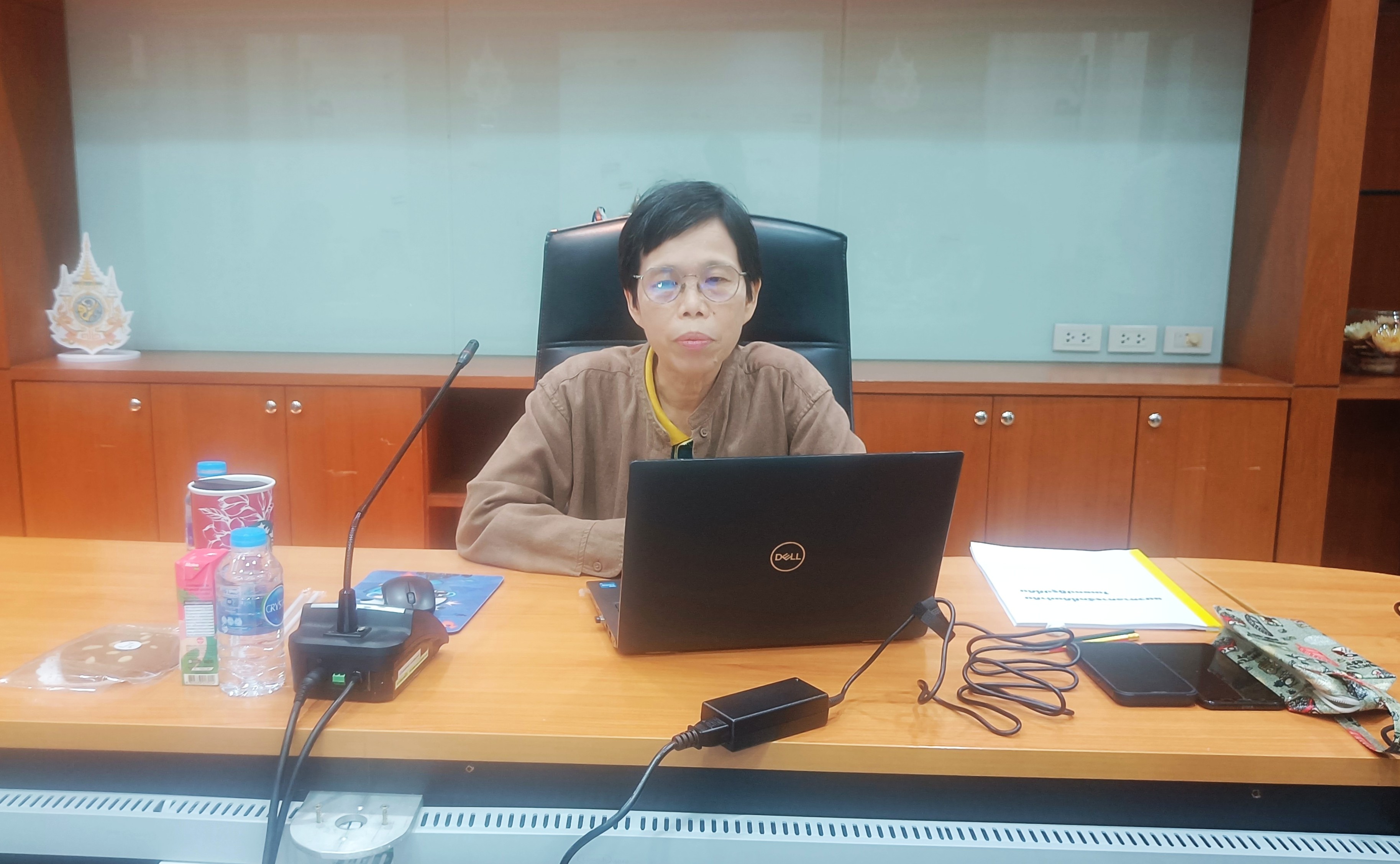ประชุมชี้แจงรายละเอียด (ร่าง) คู่มือแนวทางการจัดที่ดินทำกินในเขตปฏิรูปที่ดิน ผ่านสื่ออิเล็กทรอนิกส์ (ระบบ Zoom Meeting)  