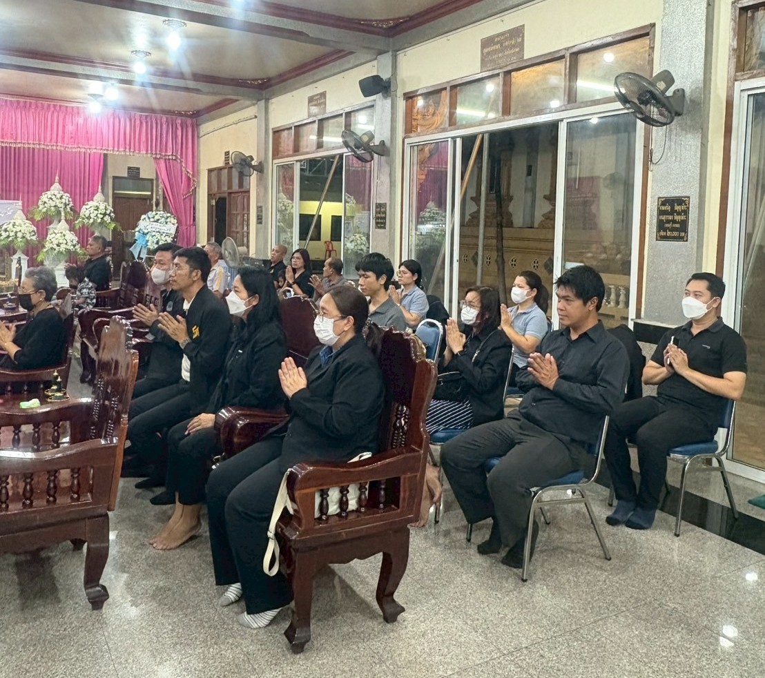 title - ผู้อำนวยการกลุ่มพัฒนาระบบบบริหาร ส.ป.ก. พร้อมด้วยเจ้าหน้าที่ เป็นตัวแทน ส.ป.ก. ในการร่วมฟังพิธีสวดอภิธรรมศพ นางสาวกรวรรณ เตชะภัทรเมธากุล (พลอย)