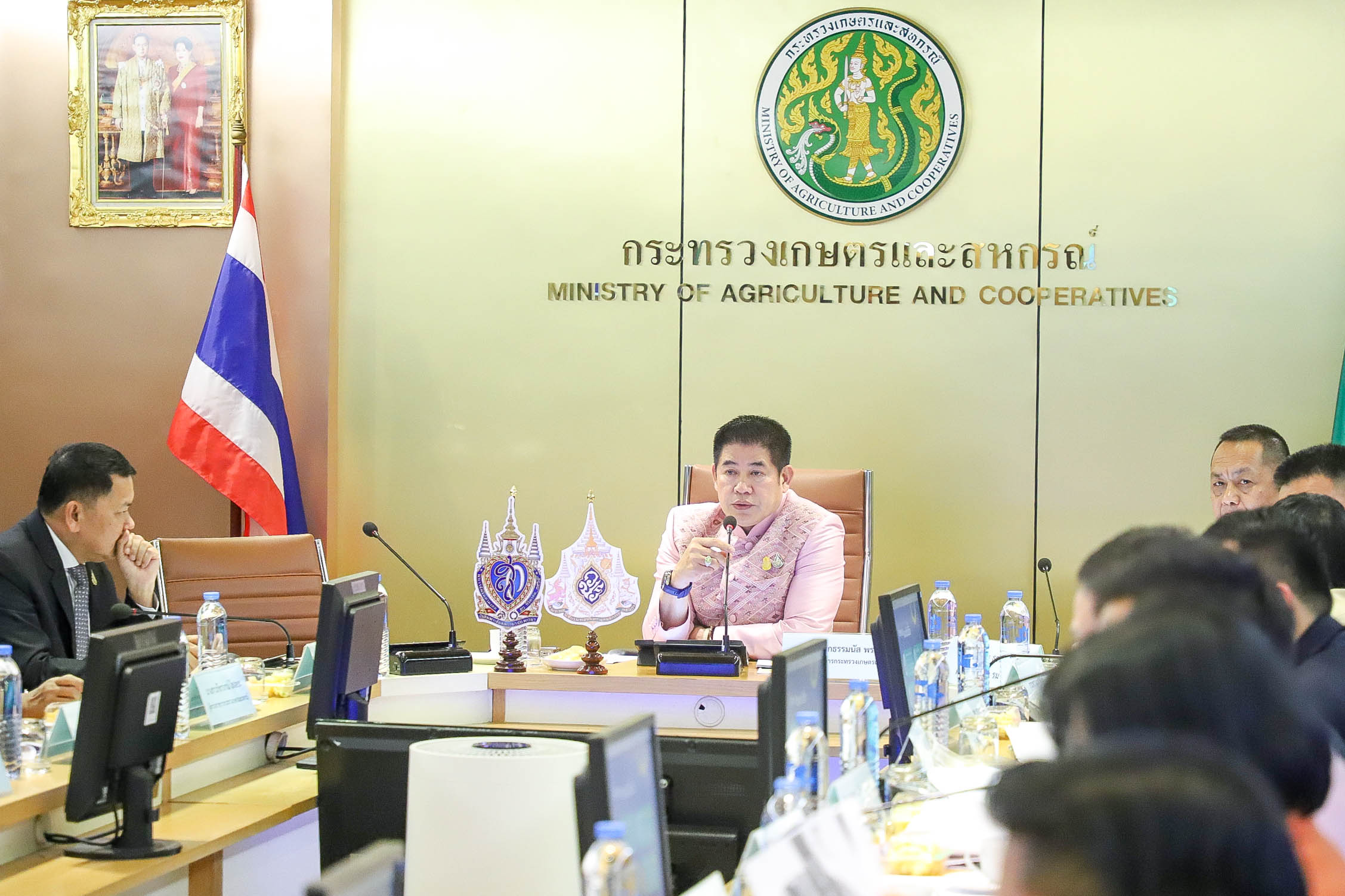 เลขาธิการ ส.ป.ก. ร่วมประชุมคณะกรรมการสร้างอาชีพ สร้างรายได้ให้แก่เกษตรกรที่ได้รับการพักชำระหนี้
