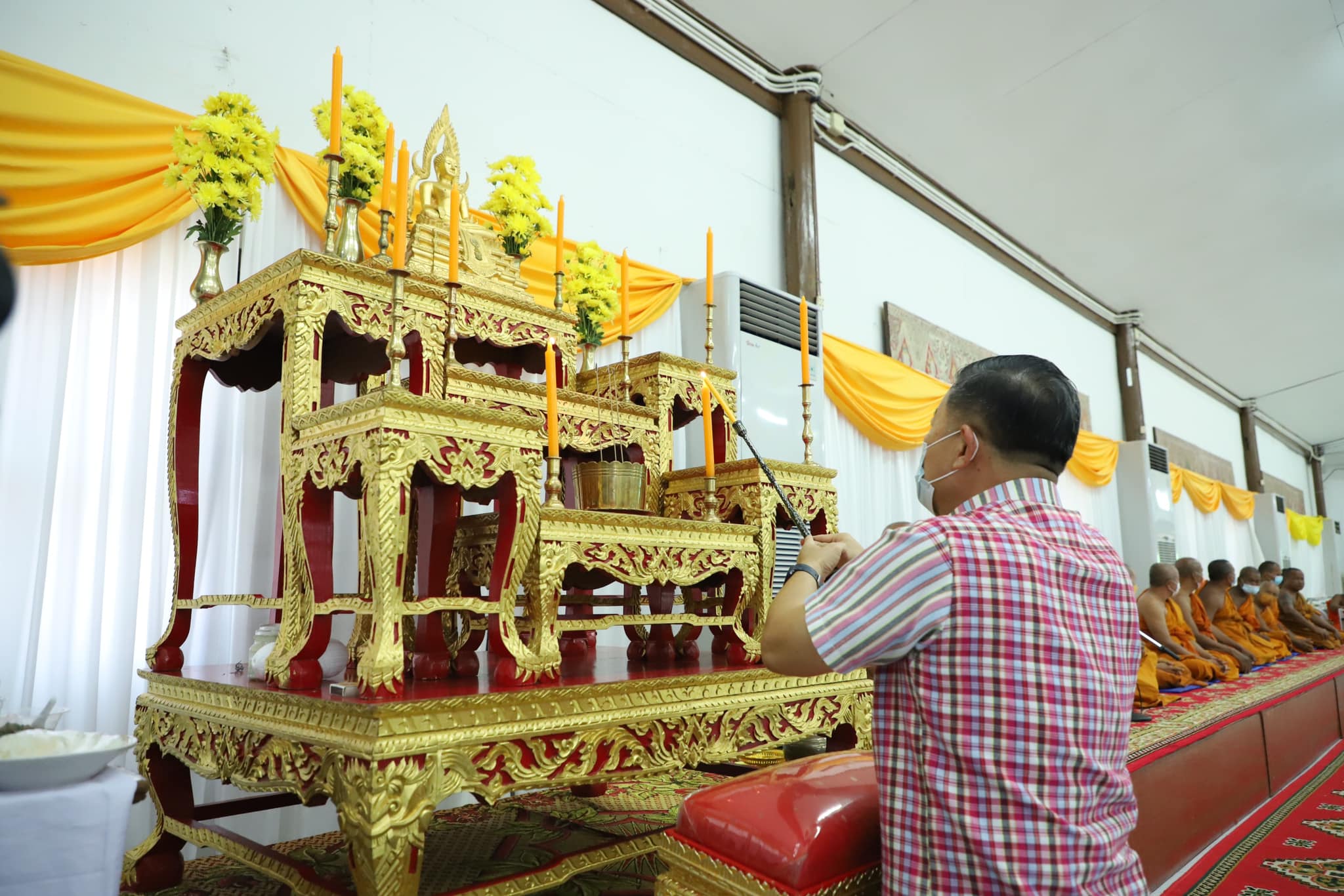ส.ป.ก. ถวายภัตตาหาร แด่พระภิกษุสงฆ์ที่จำพรรษา ณ วัดใหญ่สุวรรณาราม จ.เพชรบุรี