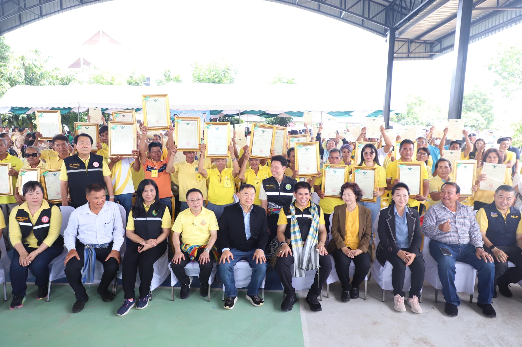 ส.ป.ก. ร่วมติดตามรัฐมนตรีเกษตรฯ ลงพื้นที่ตรวจราชการ และมอบโฉนดเพื่อการเกษตร ณ อบต.บ้านเก่า