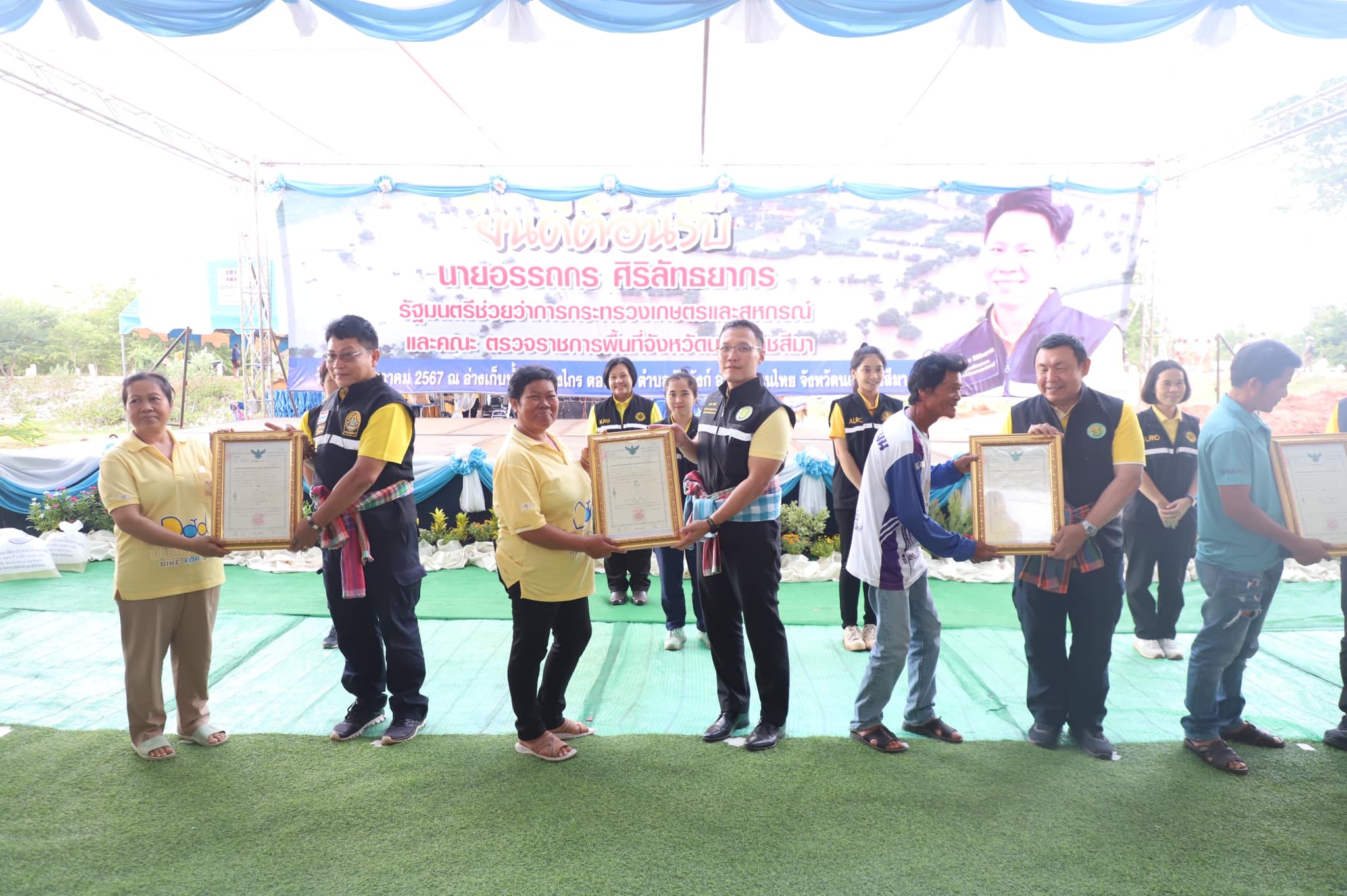 ส.ป.ก. ร่วมติดตาม รมช.กษ. ลงพื้นที่ตรวจราชการด้านการเกษตร และมอบโฉนดเพื่อการเกษตร ณ อำเภอโนนไทย