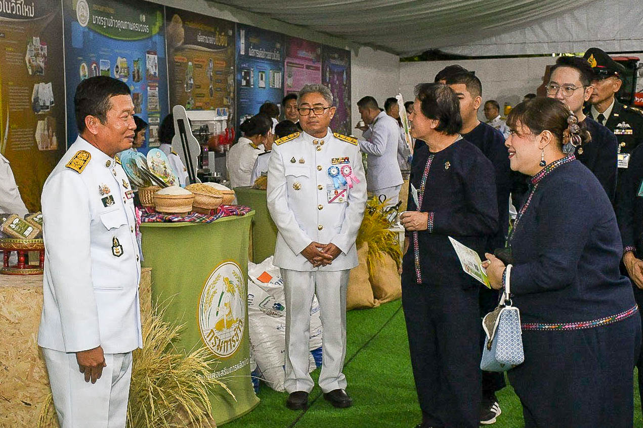 พระเจ้าวรวงศ์เธอ พระองค์เจ้าสิริภาจุฑาภรณ์ เสด็จพระราชดำเนิน งานเกี่ยวข้าวแปลงนาสาธิตฯ