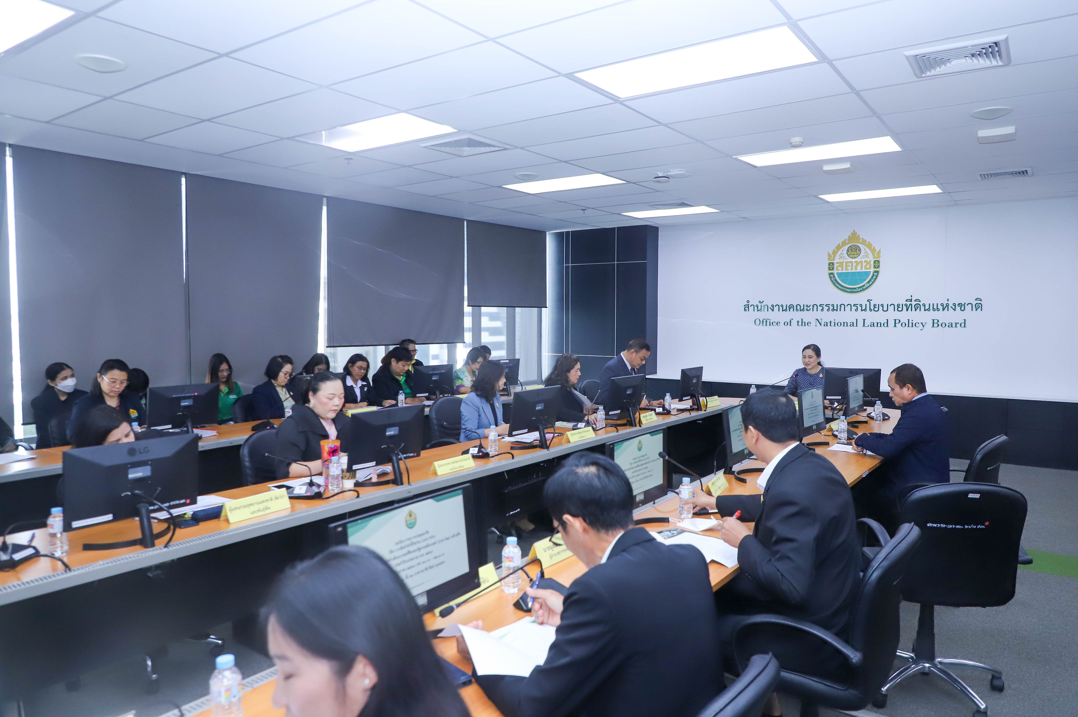 ส.ป.ก. ร่วมประชุมหารือเรื่องการจัดทำตัวชี้วัดร่วม (Joint KPIs) จำนวนจังหวัดที่มีการทำเส้นแนวเขตที่ดินของรัฐตามหลักเกณฑ์ (One Map) แล้วเสร็จ ประจำปีงบประมาณ พ.ศ. 2568