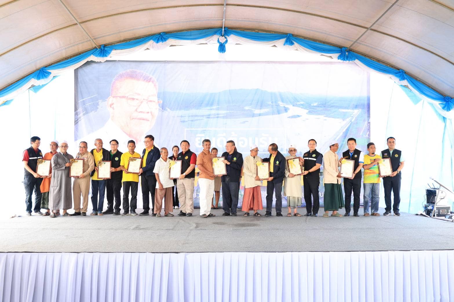 ส.ป.ก. ร่วมติดตาม รมช.กษ. ลงพื้นที่ตรวจราชการโครงการส่งน้ำฯ เป็นประธานมอบโฉนดเพื่อการเกษตร และไถ่ชีวิตโค - กระบือ ณ จ.ยะลา