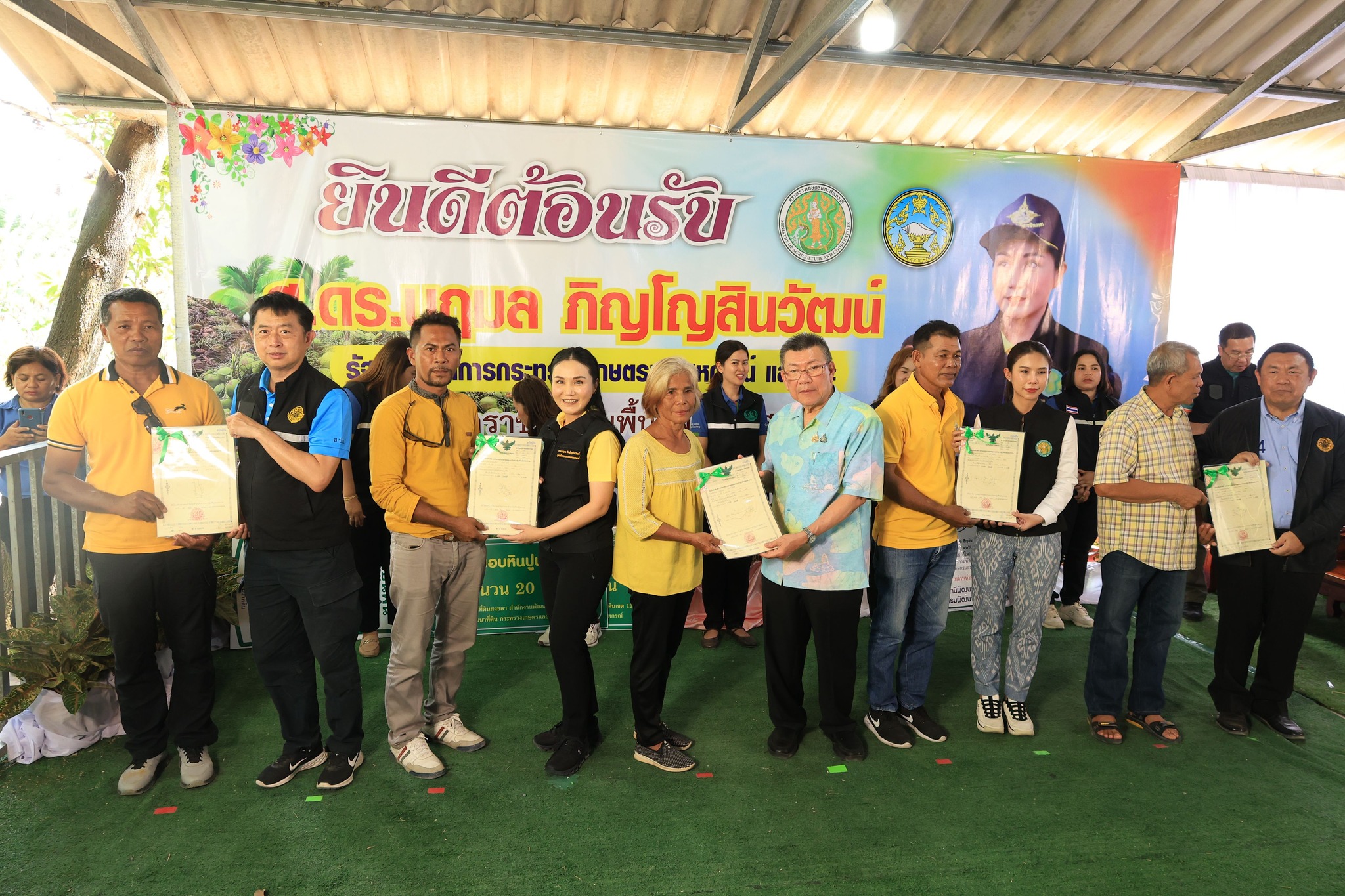 บิ๊กเกษตรฯ ลงพื้นที่ตรวจราชการ ณ แปลงใหญ่มะพร้าวน้ำหอม จ.สงขลา