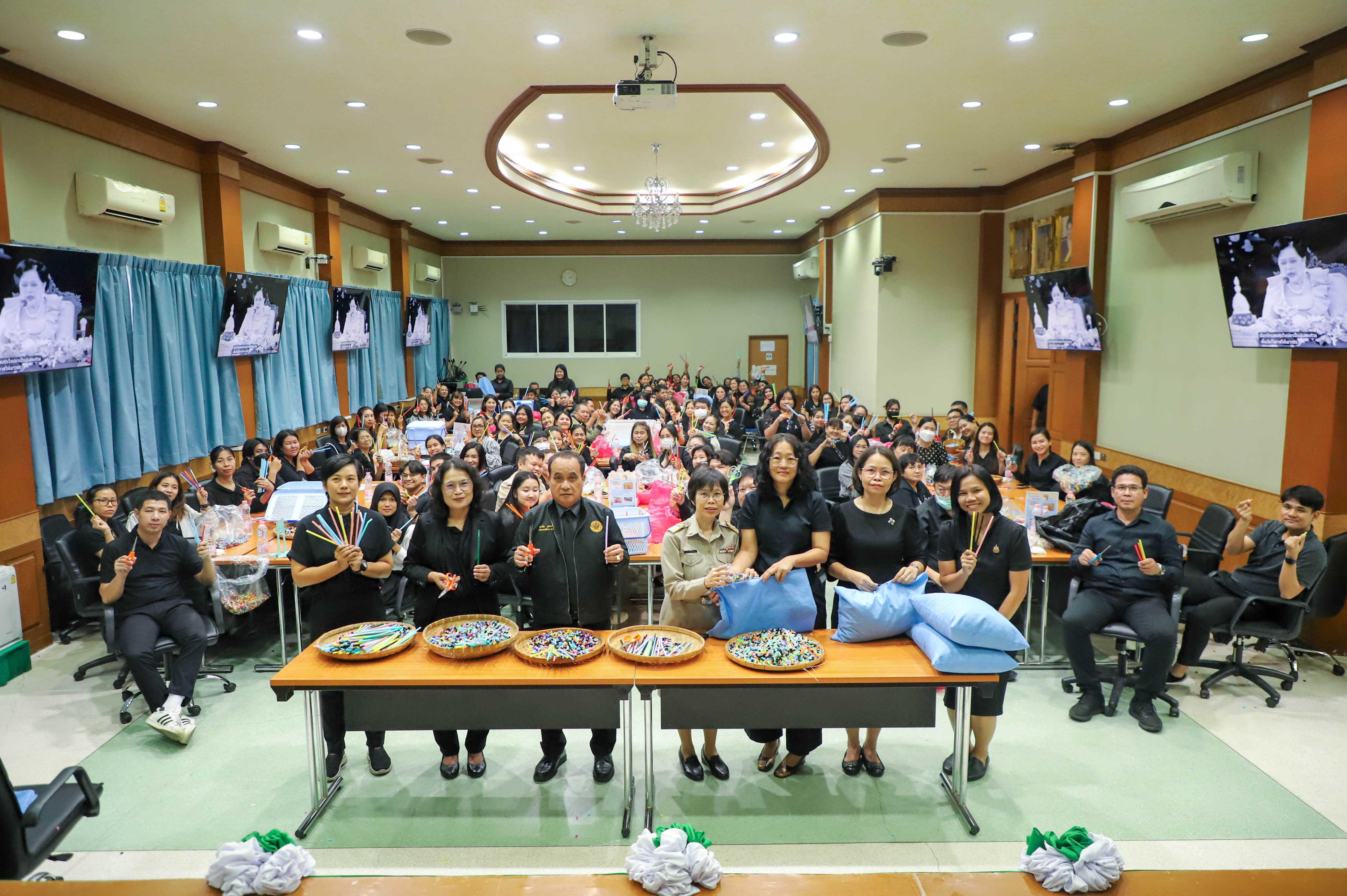 ส.ป.ก. จัดกิจกรรม ส่งต่อพลังใจ 100 หมอนหลอด เพื่อผู้ป่วย