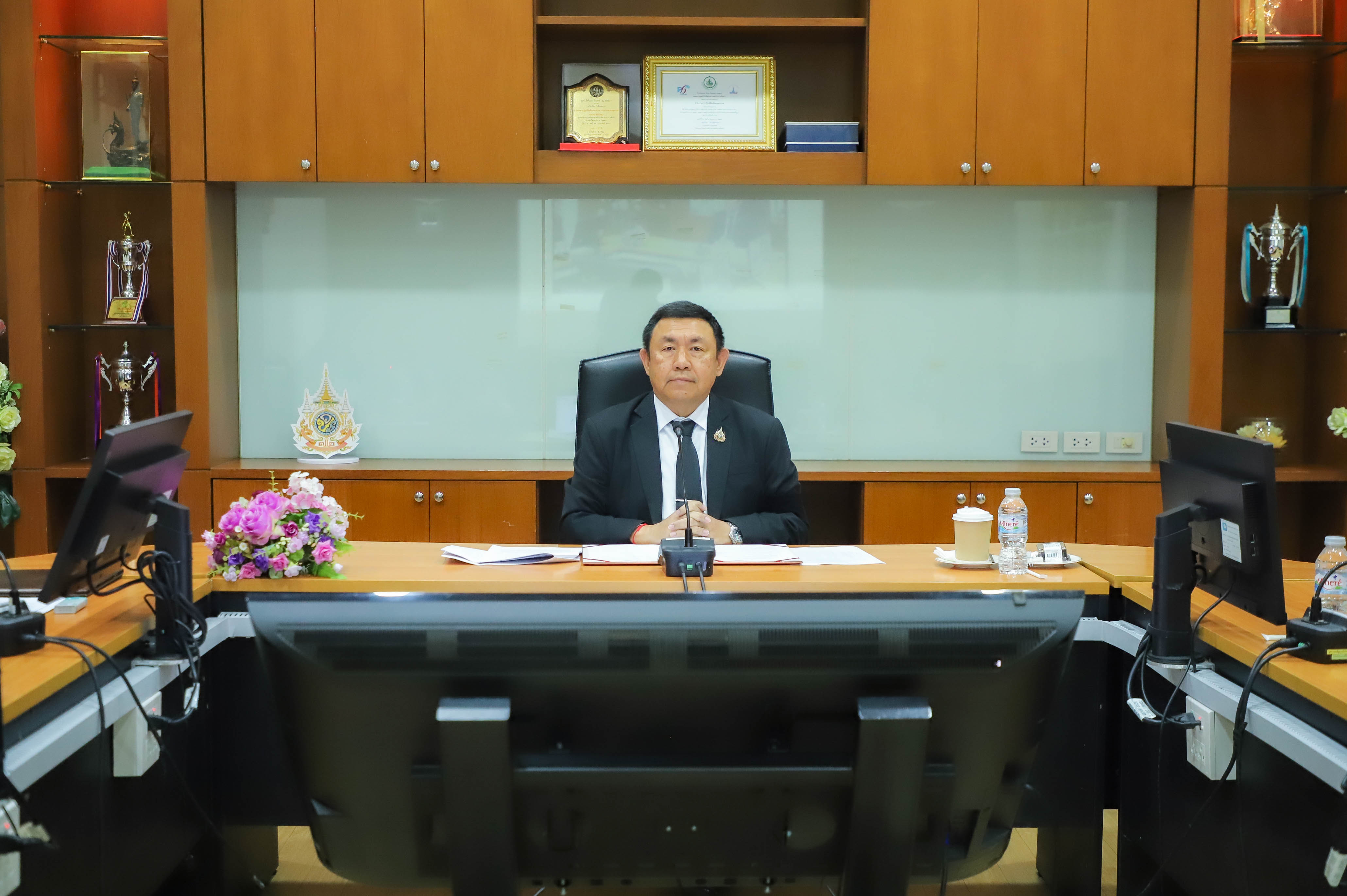 เลขาธิการ ส.ป.ก. เป็นประธานเปิดการประชุมชี้แจงแนวทางการดำเนินการโครงการฝายชะลอน้ำแบบชั่วคราว สำหรับการเพิ่มประสิทธิภาพของแหล่งน้ำ ปีงบประมาณ 2569 ผ่านระบบออนไลน์ (GDCC Space Plus)