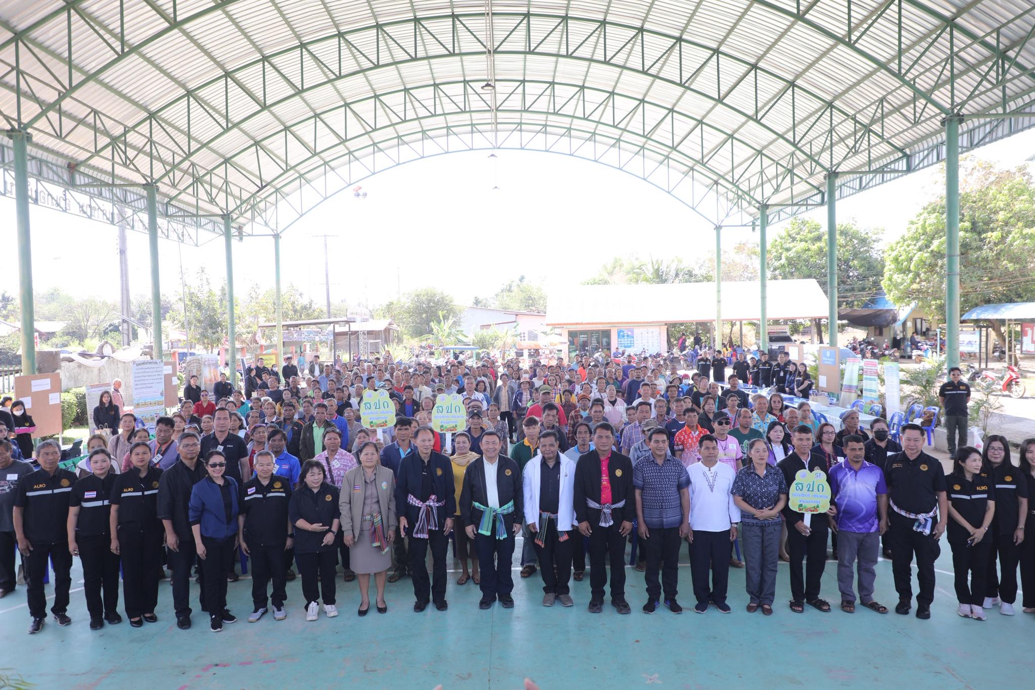 ชาวน้ำยืนเฮ ส.ป.ก. ขนทัพบริการถึงที่ ต.เก่าขาม ลดค่าใช้จ่าย ยื่นขอออกโฉนด - ปรึกษาปัญหากฎหมาย ครบจบในที่เดียว