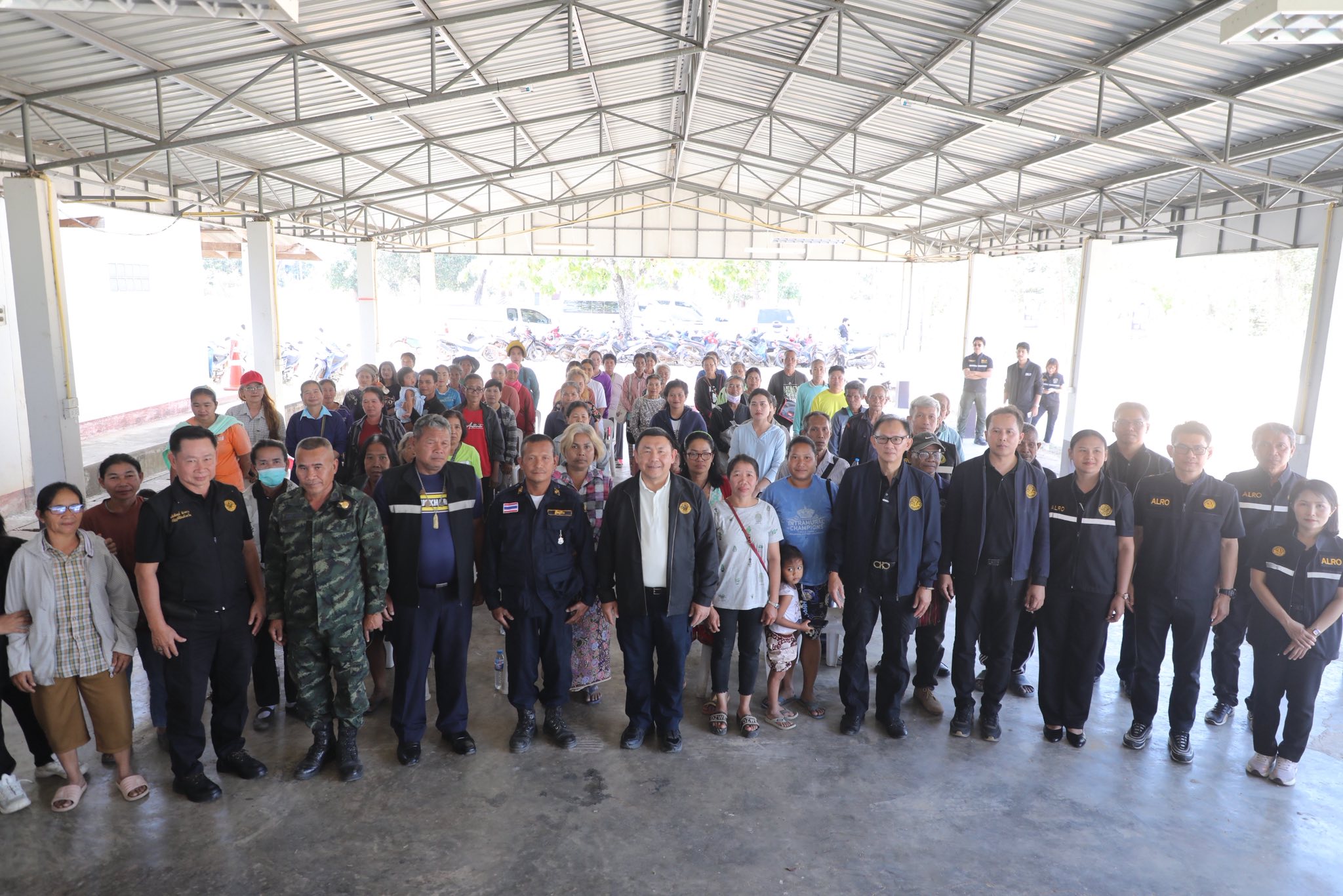 เลขาฯ ส.ป.ก. รุดให้กำลังใจพี่น้องเกษตรกรในเขตปฏิรูปที่ดินพื้นที่ชายแดนอุบลฯ ใกล้จุดสู้รบเพียง 7 กม.