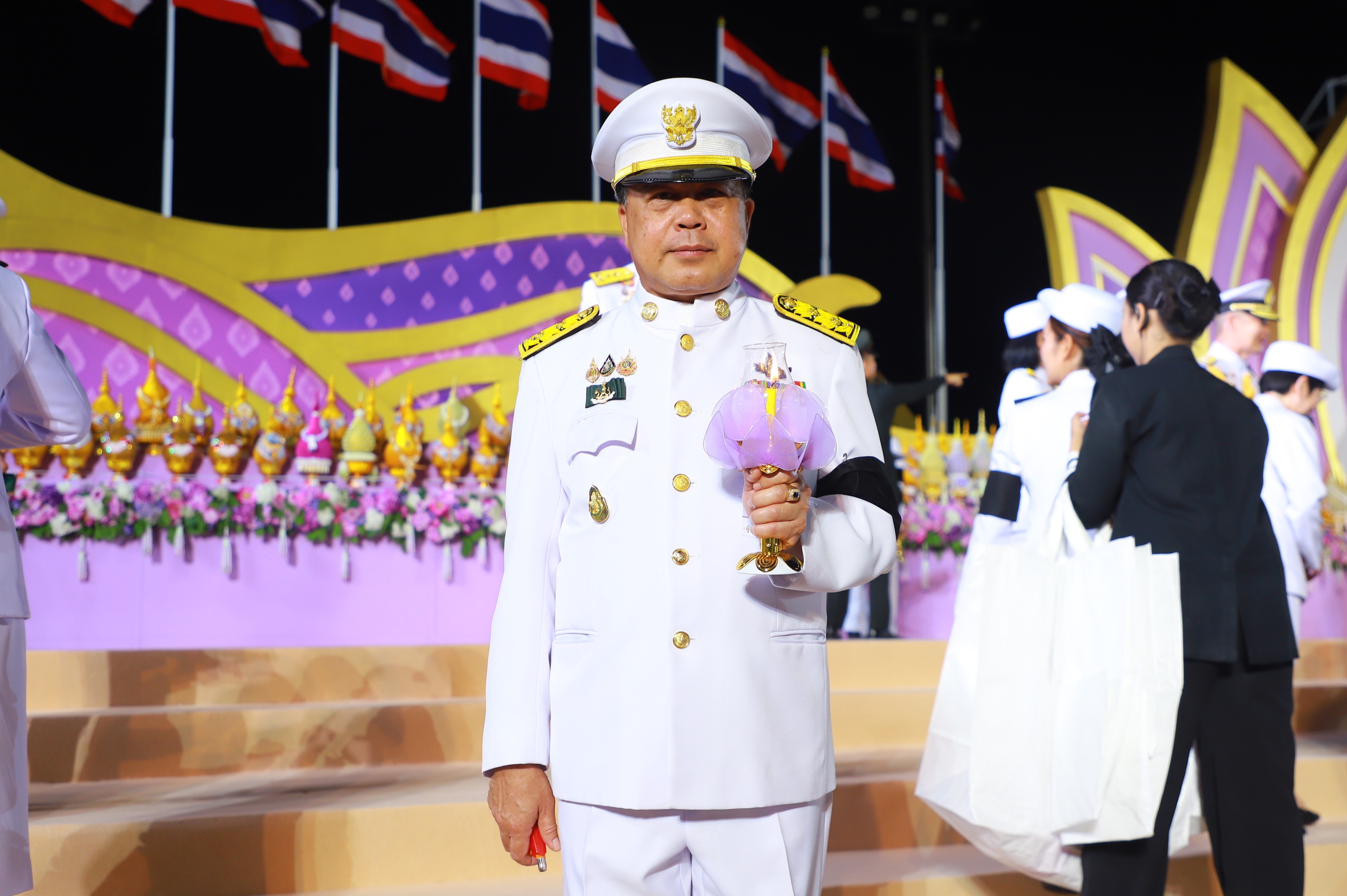 ส.ป.ก. ร่วมพิธีจุดเทียนถวายพระพรชัยมงคลพระนางเจ้าฯ พระบรมราชินี เนื่องในโอกาสพระราชพิธีมหามงคลเฉลิมพระชนมพรรษา 4 รอบ