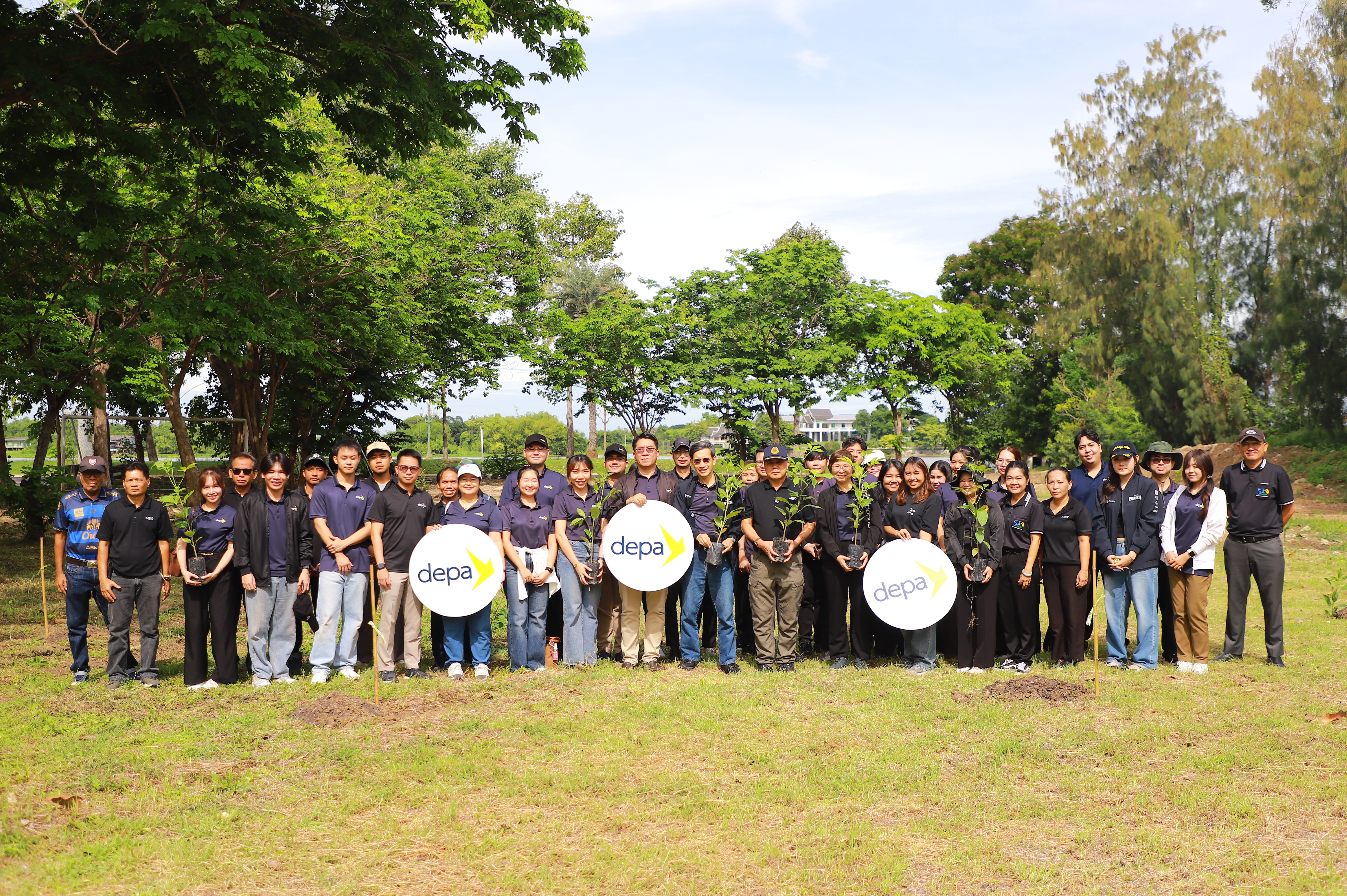ส.ป.ก. - depa ร่วมใจปลูกต้นไม้ ภายใต้กิจกรรม CSR ปลูกต้นไม้ (Grow Green) เพิ่มพื้นที่สีเขียว ลด CO2 ณ ศูนย์ส่งเสริมและพัฒนาอาชีพเสริมนอกภาคการเกษตร