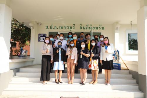 เลขาธิการ ส.ป.ก. ตรวจเยี่ยมเพื่อสร้างขวัญกำลังใจให้เจ้าหน้าที่ ส.ป.ก.เพชรบุรี