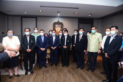 เลขาธิการ ส.ป.ก. และคณะผู้บริหาร เข้าขอพร ผู้บริหารกระทรวงเกษตรและสหกรณ์ เนื่องในวาระขึ้นปีใหม่ ๒๕๖๔