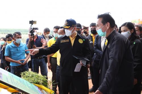 รมช.ธรรมนัส แท็กทีม รมช.นฤมล รุดจัดเกษตรกรลงพื้นที่ คทช.เป้าหมาย แปลงเขาพนม จ.กระบี่