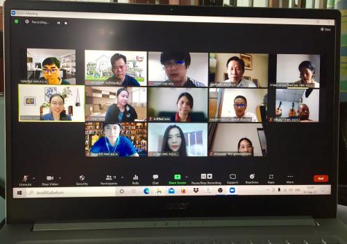 ประชุมย่อย หารือในเรื่องการทบทวนโครงสร้างภายในหน่วยงานของ ส.ป.ก. ผ่านระบบการประชุมออนไลน์ ผ่านระบบ Zoom Meeting 