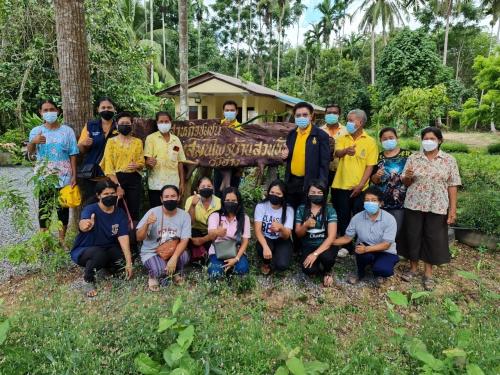 ผู้ตรวจราชการกรมลงพื้นที่ตรวจราชการโครงการการขับเคลื่อนการปลูกพืชสมุนไพรฟ้าทะลายโจร ๑ ล้านกล้า เพื่อแก้ไขปัญหาโควิด ๑๙ ในเขตปฏิรูปที่ดิน จ.นครศรีธรรมราช