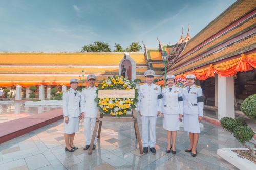 รองเลขาธิการ ส.ป.ก. ร่วมวางพวงมาลาถวายราชสักการะ พระบาทสมเด็จพระปรเมนทรมหาอานันทมหิดล พระอัฐมรามาธิบดินทร