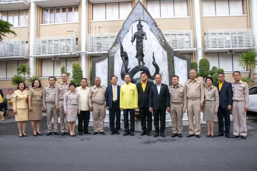 สปก.เข้าร่วมพิธีสักการะสิ่งศักดิ์สิทธิ์ประจำกระทรวงในโอกาสอำลาตำแหน่ง