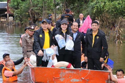 รมช.กษ.พร้อมคณะลงพื้นที่ตรวจเยี่ยมผู้ประสบอุทกภัยจังหวัดอุบลราชธานี