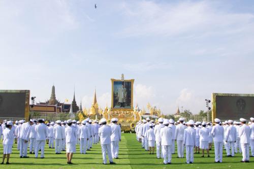 ส.ป.ก. ร่วมพิธีวางพวงมาลาและถวายบังคม เนื่องในวันคล้ายวันสวรรคตพระบาทสมเด็จพระบรมชนกาธิเบศร มหาภูมิพลอดุลยเดชมหาราช บรมนาถบพิตร