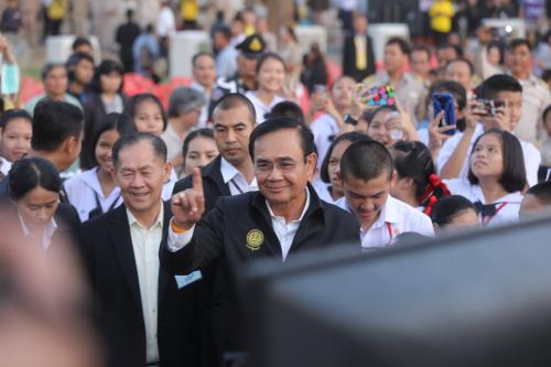 รองเลขาธิการ ส.ป.ก. ร่วมต้อนรับนายกรัฐมนตรี ลงพื้นที่พบปะประชาชนและร่วมงานลอยกระทง ณ จังหวัดกาญจนบุรี