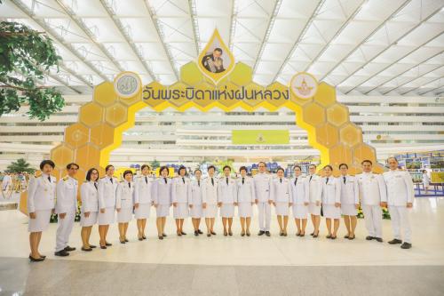 ส.ป.ก. ร่วมพิธีวางพานพุ่มน้อมรำลึกในพระมหากรุณาธิคุณ ในหลวง ร.๙ เนื่องในงาน “วันพระบิดาแห่งฝนหลวง” ประจำปี ๒๕๖๒