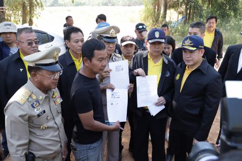ส.ป.ก. รับมอบพื้นที่เบื้องต้นภายหลังประกาศยึดคืนกรณี น.ส.ปารีณา ไกรคุปต์ ครอบครองที่ดินในเขตปฏิรูปที่ดิน