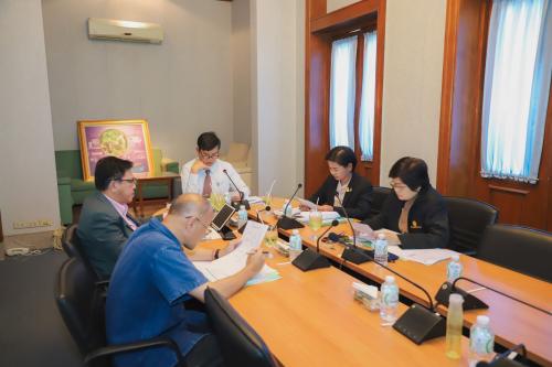 ส.ป.ก. ประชุมพิจาณาตัดสินการประกวดบทความวิชาการ เนื่องในโอกาสครบรอบ ๔๕ ปี ส.ป.ก. ประเภทกฎหมายที่เกี่ยวข้องกับงานปฏิรูปที่ดินเพื่อเกษตรกรรม