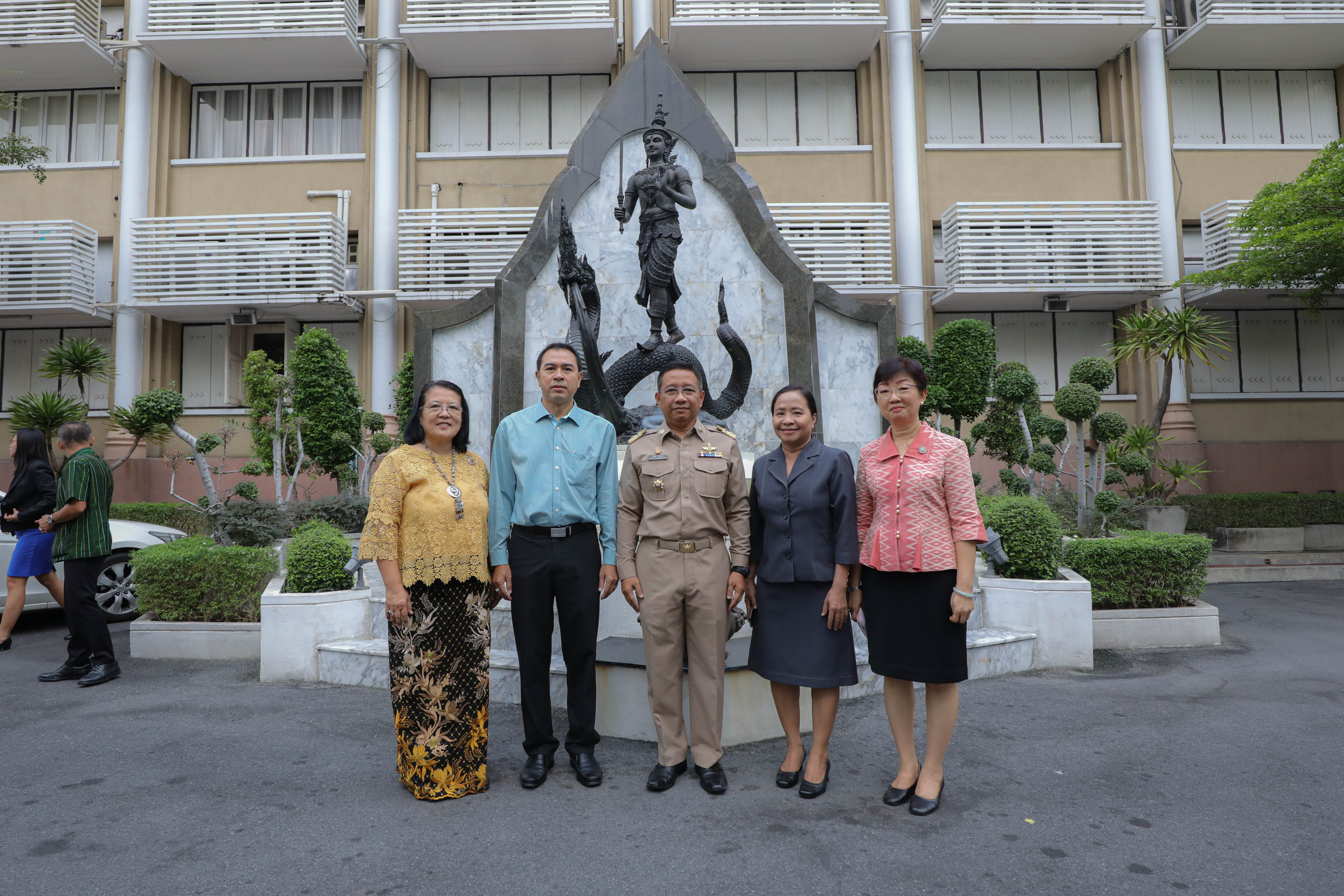 รองเลขาธิการ ส.ป.ก. สักการะสิ่งศักดิ์สิทธิ์ประจำหน่วยงาน ในโอกาสเข้ารับตำแหน่งใหม่