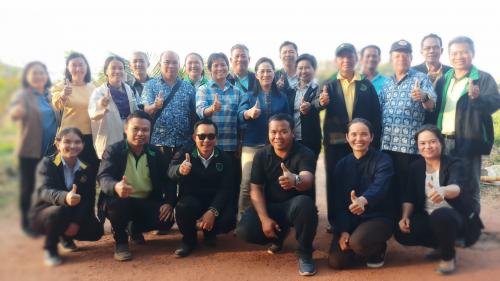 ผู้ตรวจราชการ กษ.และผู้ตรวจราชการ ส.ป.ก. ลงพื้นที่ตรวจเยี่ยมแปลงเกษตรกรรมของกลุ่มวิสาหกิจชุมชนข้าวอินทรีย์บ้านหนองเม็ก และกิจการ ภูตะวันออร์แกนิคฟาร์ม ณ เขตปฏิรูปที่ดิน บ้านหนองเม็ก หมู่ ๕ ตำบลคึมใหญ่ อำเภอเมือง จังหวัดอำนาจเจริญ