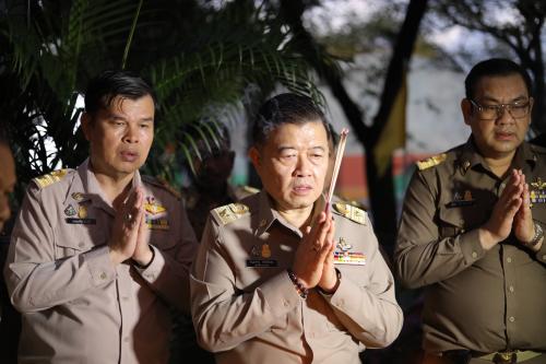 ส.ป.ก. ไหว้สักการะสิ่งศักดิ์สิทธิ์และทำบุญเลี้ยงพระเนื่องในงานวันคล้ายวันสถาปนา ส.ป.ก. ครบรอบ ๔๕ ปี 