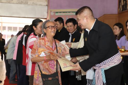 รมช.กษ. ตรวจราชการนครพนม และมอบ ส.ป.ก. ๔-๐๑ แก่เกษตรกร