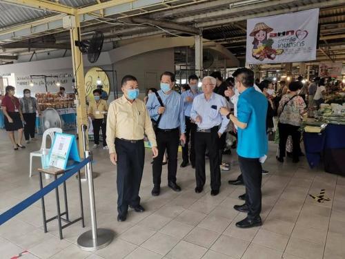 เลขาธิการ ส.ป.ก. ลงตรวจพื้นที่สำรวจตลาด อ.ต.ก. เพื่อเตรียมแผนรองรับการพัฒนาพื้นที่รอบตลาดในยุค New Normal