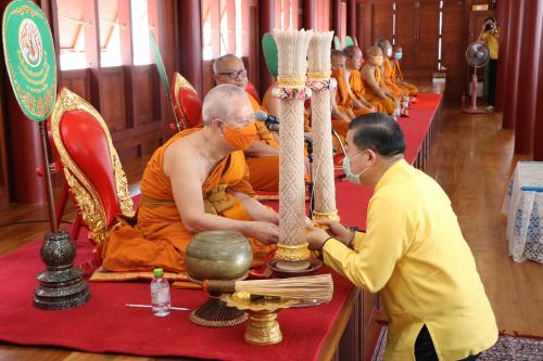ส.ป.ก. ถวายเทียนพรรษาและผ้าอาบน้ำฝน วัดปรินายกวรวิหาร