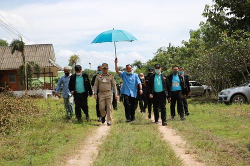 รมช. ธรรมนัส ลงพื้นที่พบปะเกษตรกร พัฒนาการทำเกษตรอินทรีย์ เพื่อความปลอดภัยทั้งเกษตรกรและผู้บริโภค