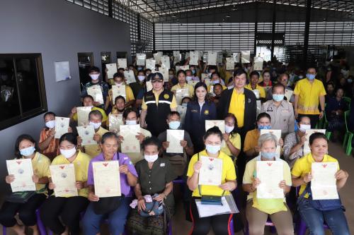 รมช.ธรรมนัส มอบ ส.ป.ก. ๔-๐๑ เพิ่มคุณภาพชีวิตเกษตรกรบึงกาฬ