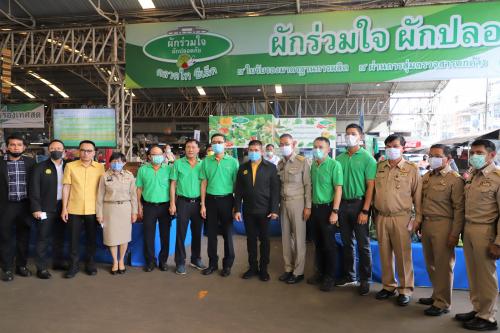รมช.ธรรมนัส พร้อมคณะ ผู้บริหาร ส.ป.ก. ลงพื้นที่ เยี่ยมชมพบปะเกษตรกร ผู้ค้าที่ลานผัก และโครงการผักร่วมใจ ณ ตลาดไท 