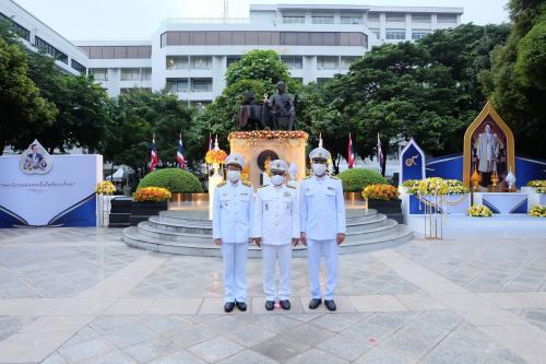ส.ป.ก. ร่วมพิธีวางพุ่มดอกไม้ถวายสักการะ เพื่อเทิดพระเกียรติ พระบิดาแห่งเทคโนโลยีไทย ประจำปี พ.ศ. ๒๕๖๓