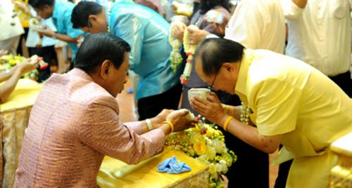 กระทรวงเกษตรฯจัดพิธีรดน้ำขอพร เนื่องในเทศกาลวันสงกรานต์  
