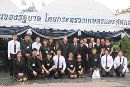  เลขาธิการส.ป.ก.ตรวจเยี่ยม ให้กำลังใจเจ้าหน้าที่ผู้ปฏิบัติงาน และร่วมให้บริการประชาชน ณ จุดรับรองและบริการของรัฐบาล โดยกระทรวงเกษตรและสหกรณ์ 