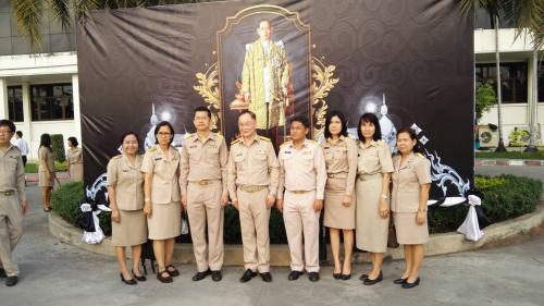 ส.ป.ก.ร่วมในพิธีทำบุญตักบาตรพระสงฆ์เพื่อถวายเป็นพระราชกุศล น้อมอาลัยแด่รัชกาลที่ ๙ พระบาทสมเด็จพระเจ้าอยู่หัวภูมิพลอดุลยเดช