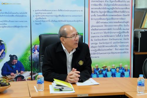 หัวหน้าผู้ตรวจราชการกรม ตรวจราชการและติดตามงานตามแผนงาน/โครงการ และภารกิจตามนโยบายยุทธศาสตร์ของ ส.ป.ก. ประจำปีงบประมาณ พ.ศ. 2560 รอบที่ 2 ณ ห้องประชุม ส.ป.ก.ระยอง