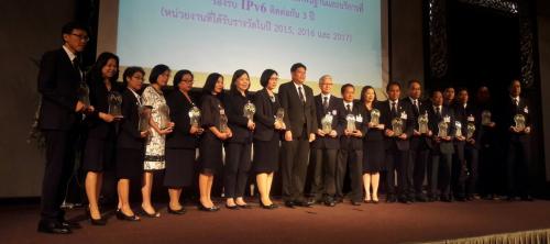 ส.ป.ก. เข้ารับมอบรางวัลเชิดชูเกียรติ ประเภทหน่วยงานที่ให้บริการเครือข่ายอินเตอร์เน็ตพื้นฐานและบริการที่รองรับ IPv6 ติดต่อกัน 3 ปี