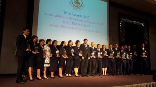ส.ป.ก. เข้ารับมอบรางวัลเชิดชูเกียรติ ประเภทหน่วยงานที่ให้บริการเครือข่ายอินเตอร์เน็ตพื้นฐานและบริการที่รองรับ IPv6 ติดต่อกัน 3 ปี