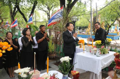 เลขาธิการ ส.ป.ก. นำทีมคณะผู้บริหาร กราบไหว้ขอพรสิ่งศักดิ์สิทธิ์ ก่อนเกษียณอายุราชการ 