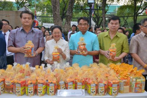 ส.ป.ก.ร่วมพิธีทำบุญตักบาตรเนื่องในวันปีใหม่ ๒๕๖๑ ของกระทรวงเกษตรและสหกรณ์