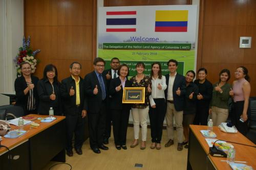 คณะผู้แทนจาก The National Land Agency of Colombia สาธารณรัฐโคลอมเบีย พร้อมด้วยเจ้าหน้าที่จาก Food and Agriculture Organization of the United Nations (FAO) และเจ้าหน้าที่จากสถานทูตสาธารณรัฐโคลอมเบียประจำประเทศไทย ศึกษาดูงานการดำเนินงานของสำนักงานการปฏิรูปที่ดินเพื่อเกษตรกรรม